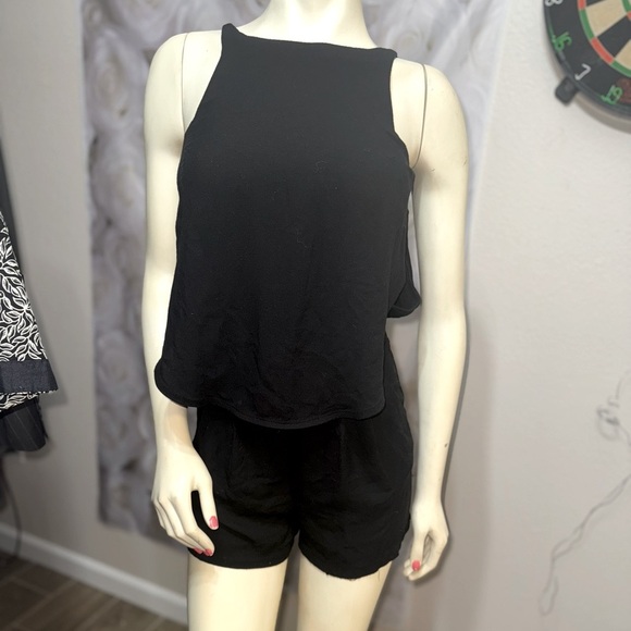 Guess by Marciano Black Rayon jumpsuit with pleated Shorts and cutout back Size0 - Picture 1 of 14